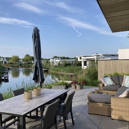 Family Villa With Garden And Jetty 泽沃德 外观 照片